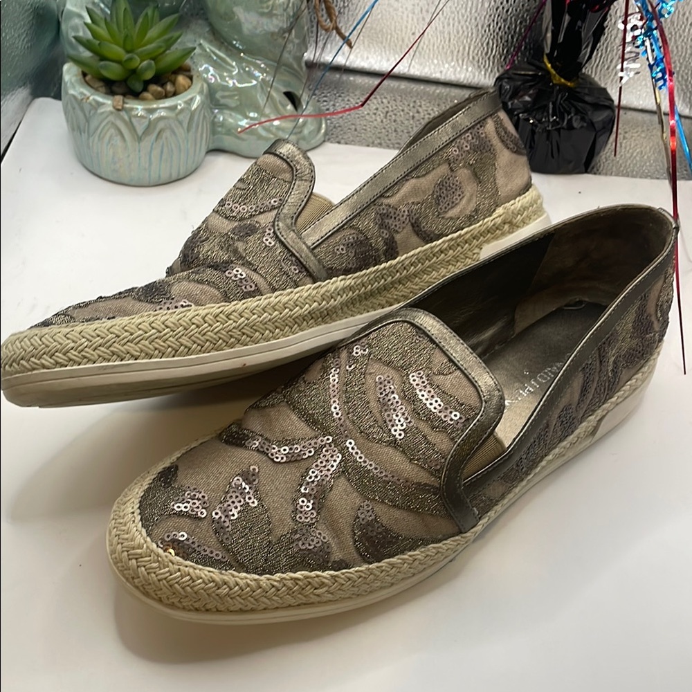 Donald J, Pliner Women's Slip-On Espadrilles with Sequins 000594